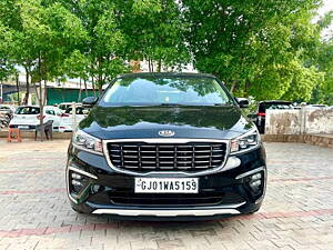 Second Hand Kia Carnival Limousine Plus 7 STR in Ahmedabad