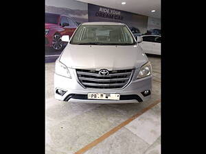 Second Hand Toyota Innova 2.5 ZX 7 STR BS-III in Ludhiana