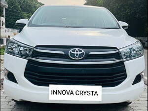 Second Hand Toyota Innova Crysta 2.4 G 8 STR [2016-2017] in Kanpur