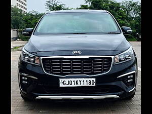 Second Hand Kia Carnival Prestige 7 STR in Ahmedabad