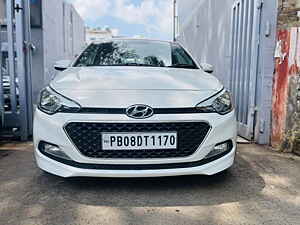 Second Hand हुंडई एलीट i20 एस्टा 1.4 (o) crdi in चंडीगढ़