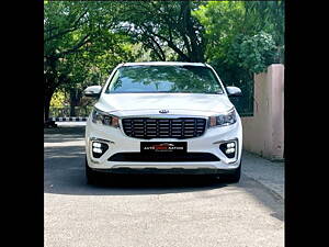 Second Hand Kia Carnival Limousine Plus 7 STR in Delhi