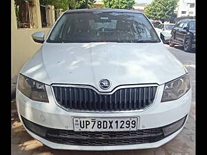 Second Hand Skoda Octavia Ambition 2.0 TDI AT in Kanpur