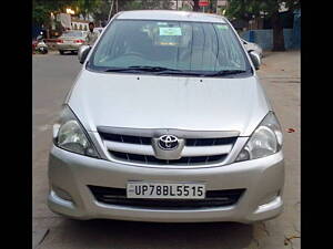 Second Hand Toyota Innova 2.5 G 8 STR BS-IV in Kanpur