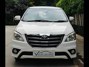 Second Hand Toyota Innova 2.5 ZX 7 STR BS-IV in Hyderabad