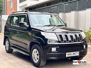 Second Hand महिंद्रा tuv300 t6 प्लस in नाशिक