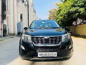 Second Hand மஹிந்திரா  xuv500 w11 ஏடீ in டெல்லி