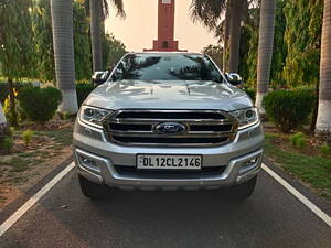 Second Hand Ford Endeavour Titanium 3.2 4x4 AT in Delhi