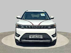 Second Hand महिंद्रा xuv300 w8 (o) 1.2 पेट्रोल in नोएडा