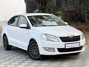 Second Hand Skoda Rapid 1.6 MPI Ambition with Alloy Wheels in Mumbai