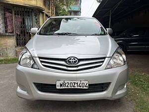 Second Hand Toyota Innova 2.5 G 8 STR BS-IV in Kolkata