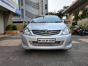 Second Hand Toyota Innova 2.5 VX 8 STR BS-IV in Mumbai