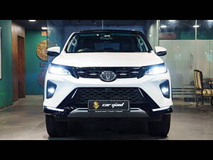 Second Hand Toyota Fortuner 2.8 4X4 AT in Delhi