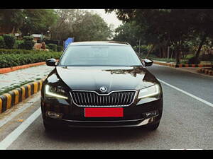 Second Hand Skoda Superb Style TSI AT in Delhi