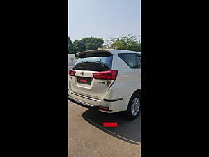 Second Hand Toyota Innova Crysta 2.4 V Diesel in Lucknow