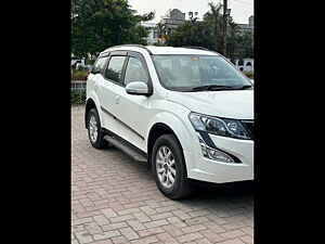 Second Hand మహీంద్రా xuv500	 w8 [2015-2017] in ఇండోర్