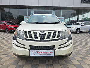 Second Hand महिंद्रा XUV500 w6 in अहमदाबाद