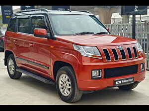 Second Hand महिंद्रा tuv300 t8 एमहॉक 100 दोहरे रंग in बैंगलोर