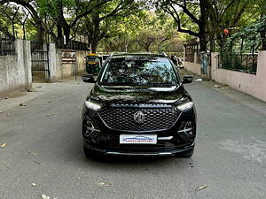 Second Hand MG Hector Plus Sharp 1.5 Petrol Turbo CVT 6-STR in Delhi