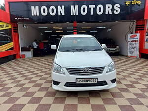 Second Hand Toyota Innova 2.5 G 8 STR BS-III in Nagaon