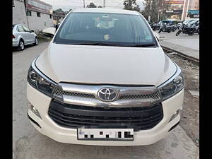 Second Hand Toyota Innova Crysta 2.4 V Diesel in Dehradun