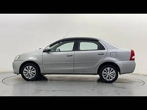 Second Hand Toyota Etios V in Delhi