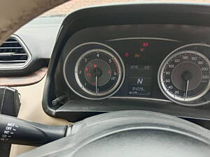 Second Hand Maruti Suzuki Swift DZire VDI in Lucknow