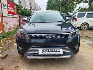 Second Hand महिंद्रा xuv300 w6 1.5 डीज़ल in लखनऊ