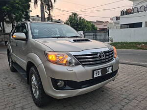 Second Hand Toyota Fortuner 4x2 AT in Jalandhar