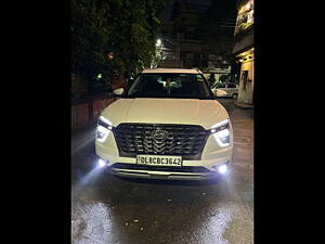 Second Hand Hyundai Alcazar Signature (O) 6 STR 2.0 Petrol AT in Delhi