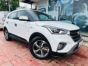 Second Hand हुंडई क्रेटा sx 1.6 पेट्रोल ऑटोमैटिक in अहमदाबाद