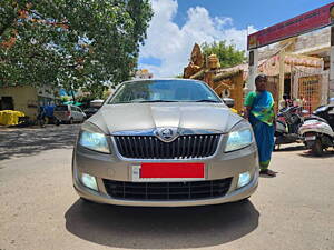 Second Hand Skoda Rapid 1.5 TDI CR Ambition with Alloy Wheels in Bangalore