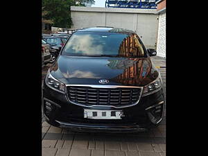 Second Hand Kia Carnival Limousine Plus 7 STR in Chennai