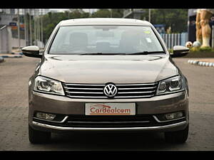 Second Hand Volkswagen Passat Trendline MT in Kolkata
