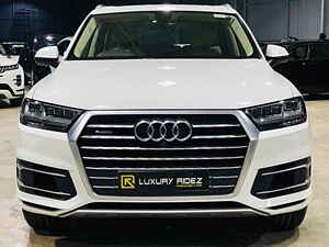 Second Hand ఆడి q7 45 tdi టెక్నాలజీ ప్యాక్ in హైదరాబాద్‍