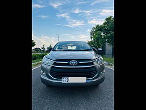 Second Hand Toyota Innova Crysta 2.4 V Diesel in Mohali