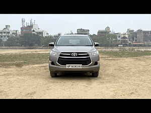 Second Hand टोयोटा इनोवा क्रिस्टा gx 2.4 एटी 7 सीटर in दिल्ली
