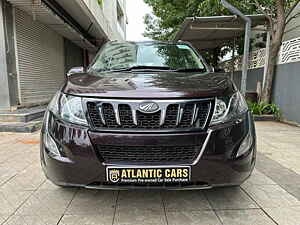 Second Hand महिंद्रा XUV500 w10 in पुणे