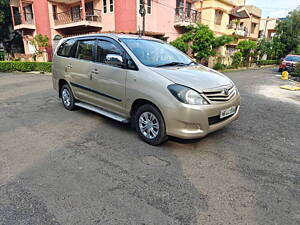 Second Hand Toyota Innova 2.5 GX 8 STR BS-IV in Kolkata