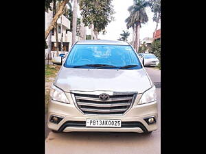 Second Hand Toyota Innova 2.5 ZX 7 STR BS-IV in Chandigarh