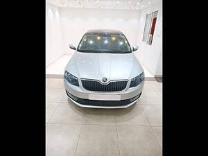 Second Hand Skoda Octavia Elegance 2.0 TDI AT in Bangalore