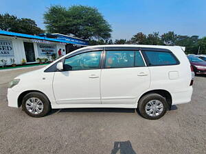 Innova car store price