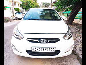 Second Hand हुंडई वरना फ़्लूइडीक 1.6 crdi sx in चंडीगढ़