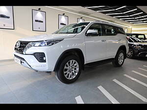 Second Hand Toyota Fortuner 4X4 AT 2.8 Diesel in Delhi