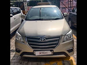 Second Hand Toyota Innova 2.5 VX 8 STR BS-IV in Mumbai