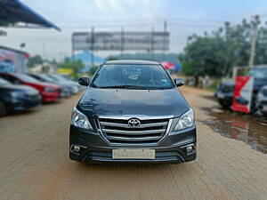 Second Hand Toyota Innova 2.5 ZX 7 STR BS-III in Guwahati