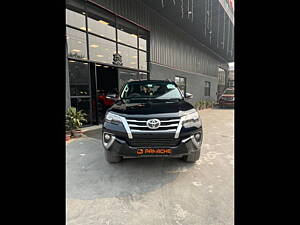 Second Hand Toyota Fortuner 2.8 4x4 AT [2016-2020] in Greater Noida