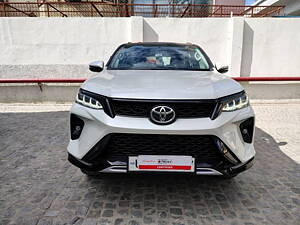 Second Hand Toyota Fortuner 2.8 4X2 AT in Delhi