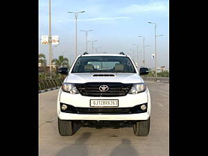 Second Hand Toyota Fortuner 4x2 AT in Surat
