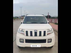 Second Hand महिंद्रा tuv300 t8 in इंदौर